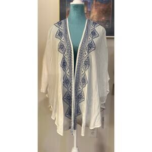 NWT Capa blanca Forever 21 -
Talla Beach cover up!